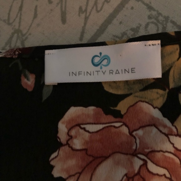 NWOT Beautiful flowered duster - Picture 3 of 6